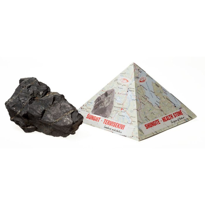 Shungiiti pyramidi-laadikossa